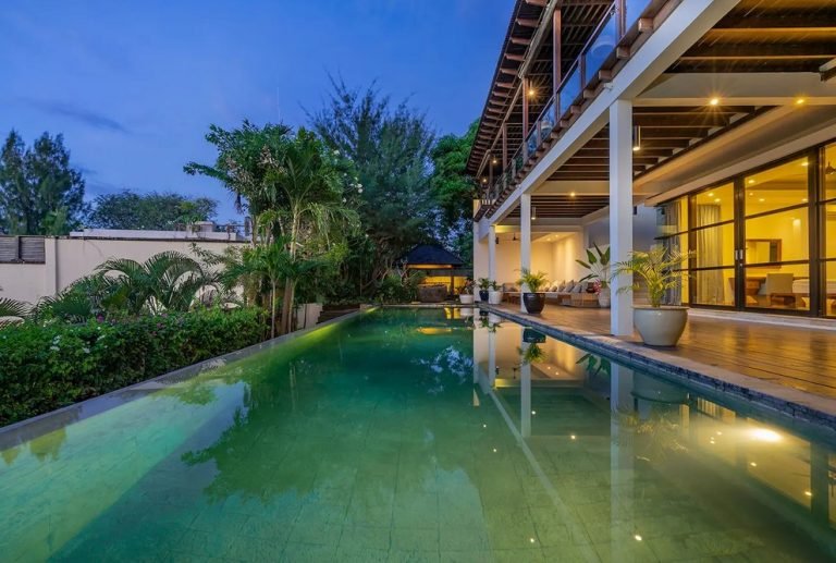 Sewa villa private pool di Bali - Stunning 11-Bedroom Luxury Jimbaran Villa Estate – Perfect for Large Groups & Families – BVI409714