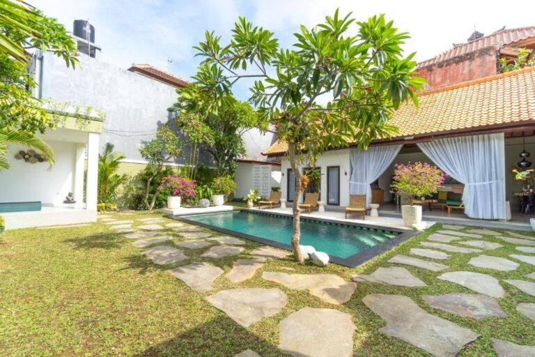 Sewa villa private pool di Bali - Modern 3-Bedroom Villa in Central Seminyak – Walk to Everything – BVI41794
