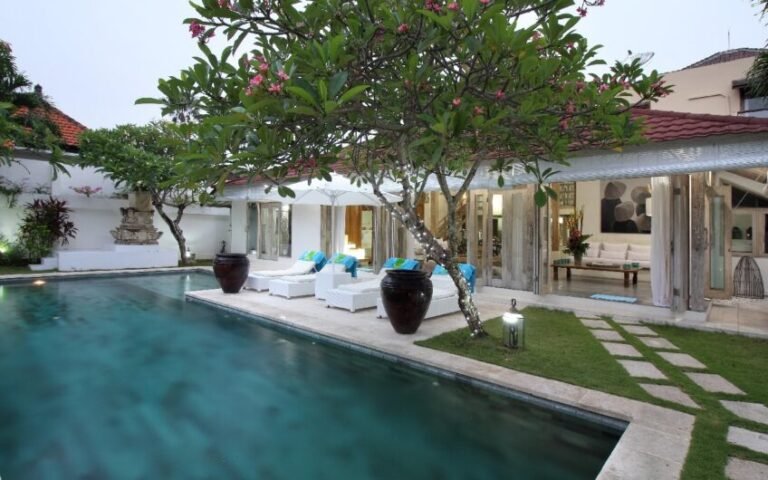Sewa villa private pool di Bali - Villa Seminyak BVI42321: Stylish 4-Bedroom All-White Villa with Pool, Perfect for Luxury Getaways in Seminyak