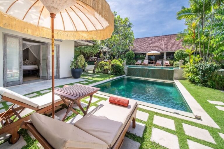 Sewa villa private pool di Bali - Tropical 4-Bedroom Villa with 2 Pools – Walking Distance to Batu Belig Beach – BVI44795