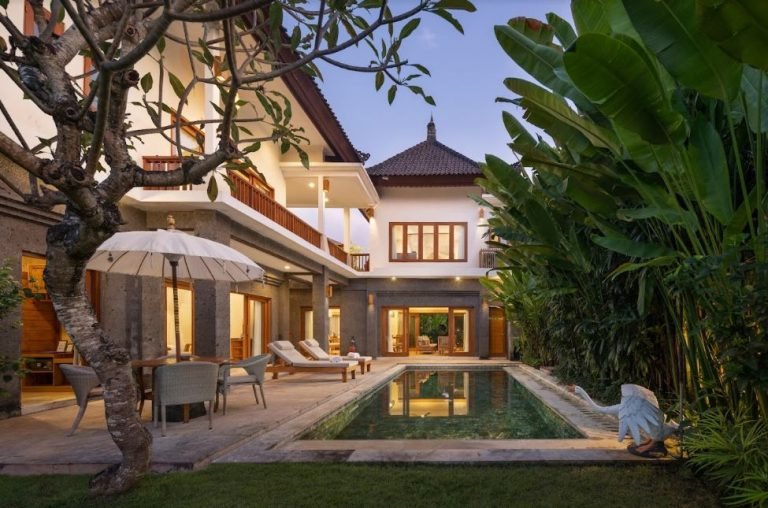 Sewa villa private pool di Bali - Spacious 4-Bedroom Private Villa – Tropical Oasis Steps from the Surf Beach – BVI42934