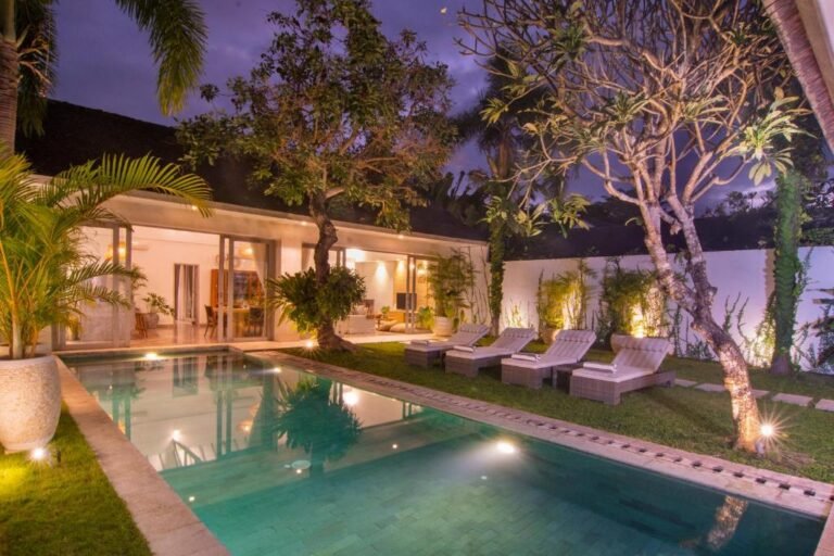 Sewa villa private pool di Bali - Chic 3BR Villa in Central Canggu – Walk to Berawa Beach & Finn’s Club – BVI45134