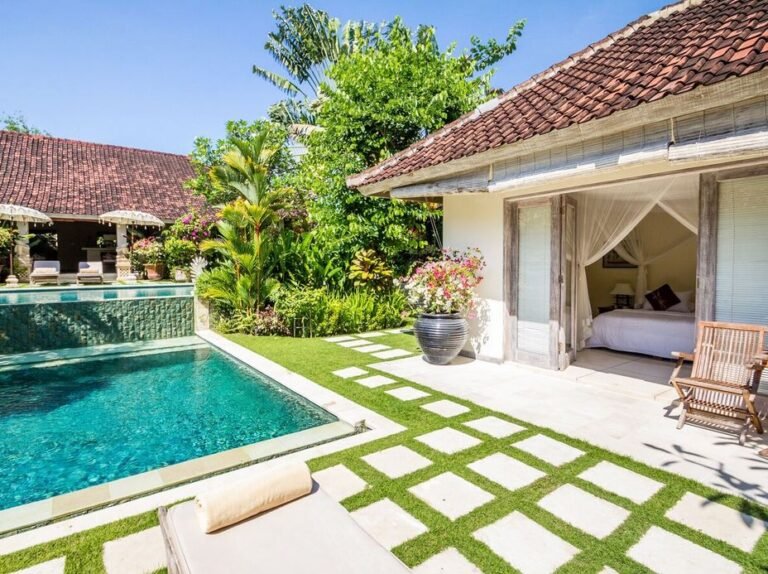 Sewa villa private pool di Bali - Villa Seminyak BVI45698: Amazing 6-Bedroom Holiday Haven with 3 Pools