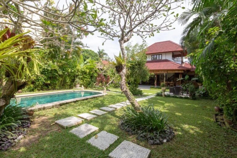 Sewa villa private pool di Bali - Tranquil 3-Bedroom Villa in Seminyak with Lush Garden & Private Pool – BVI45885