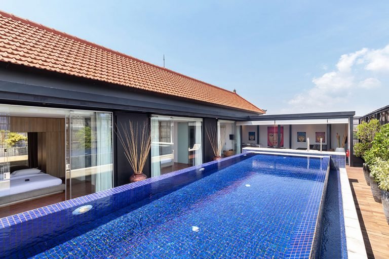 Sewa villa private pool di Bali - Chic 3-Bedroom Rooftop Apartment with Private Pool in Central Seminyak – BVI48075