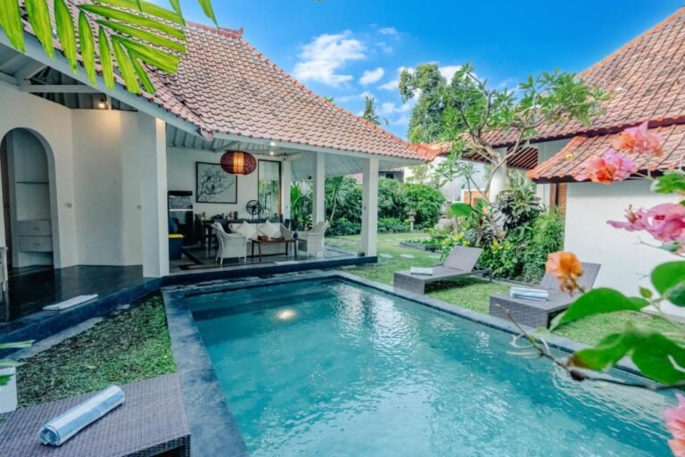 Sewa villa private pool di Bali - Central 5-Bedroom Private Villa with Pool – Walk to Double Six Beach – BVI48890