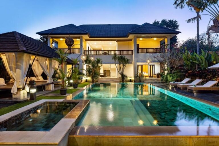 Sewa villa private pool di Bali - Elegant 6-Bedroom Villa with Huge Sofa Lounge & Open-Air Living in Nusa Dua – BVI4926