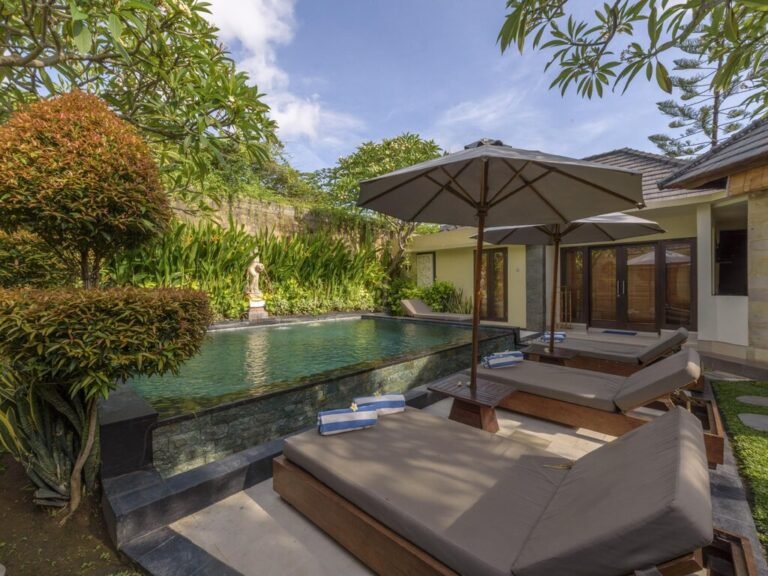 Sewa villa private pool di Bali - The Seminyak Villa – Spacious 3-Bedroom Private Villa with Tropical Gardens & Pool – BVI49313