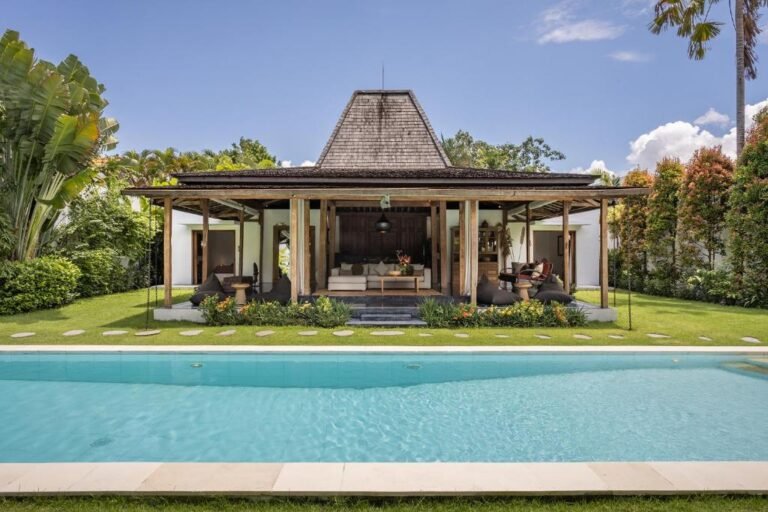 Sewa villa private pool di Bali - Authentic 3BR Villa w/ Private Pool & Heritage Charm – Near Canggu & Seminyak –  BVI49762
