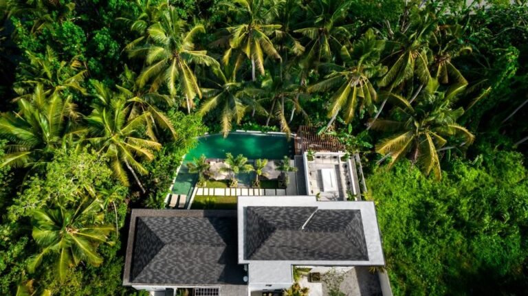 Sewa villa private pool di Bali - Elegant 4-Bedroom Jungle Villa Near Ubud Center with Infinity Pool – BVI50096
