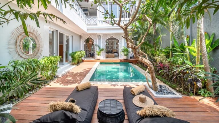 Sewa villa private pool di Bali - Villa Canggu BVI50462: Luxurious 6-Bedroom Villa Near Echo Beach