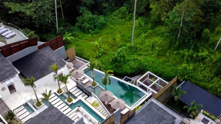 Sewa villa private pool di Bali - Luxurious 5BR Villa Infinity Pool, Jungle Views Ubud, Pejen – BVI50565
