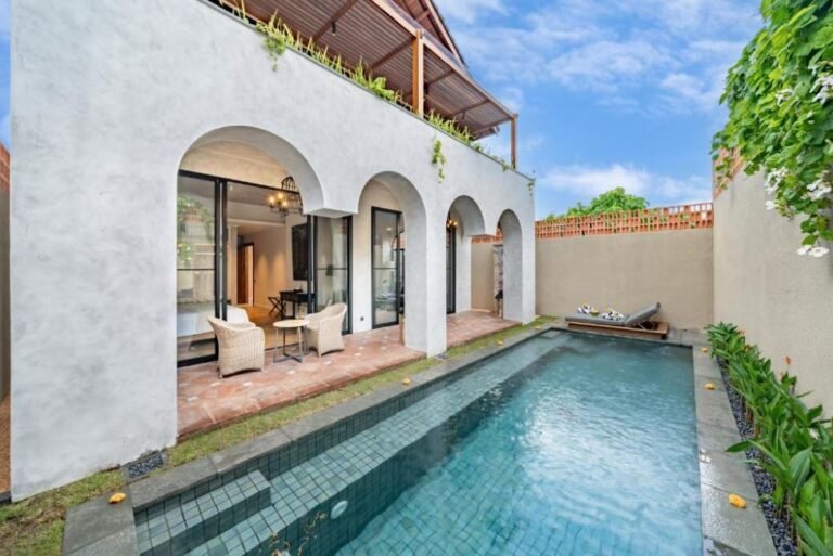 Sewa villa private pool di Bali - Villa 4BR Industrial Chic Tropical dengan Private Pool di Seminyak – BVI53806