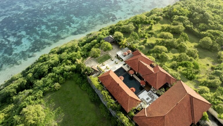 Sewa villa private pool di Bali - Villa 7BR Luxury Cliffside dengan Ocean View di Uluwatu – BVI54326