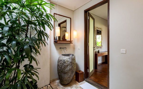 A Luxurious 3-Bedroom Villa in Canggu Bali - BVI56004