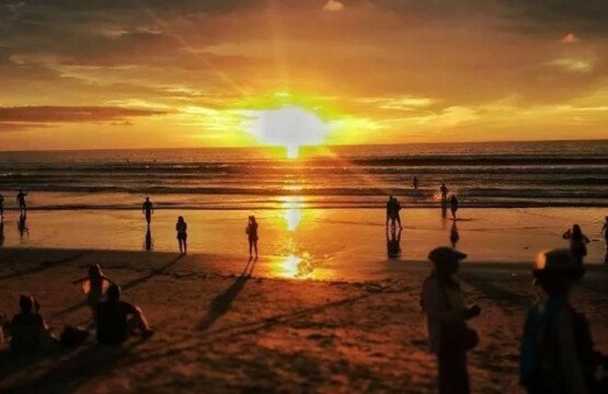 Panduan-Lengkap-Wisata-Pantai-Kuta-Dari-Surfing-hingga-Sunset
