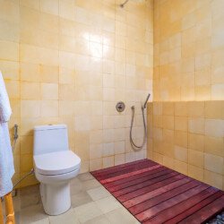 Retret Tropis Modern 2 Kamar Tidur nan Menenangkan di Canggu – BVI55079