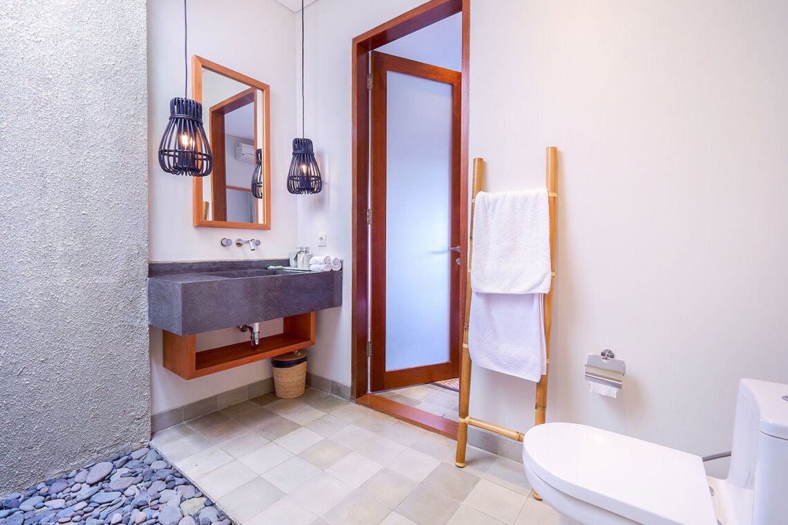 Retret Tropis Modern 2 Kamar Tidur nan Menenangkan di Canggu – BVI55079