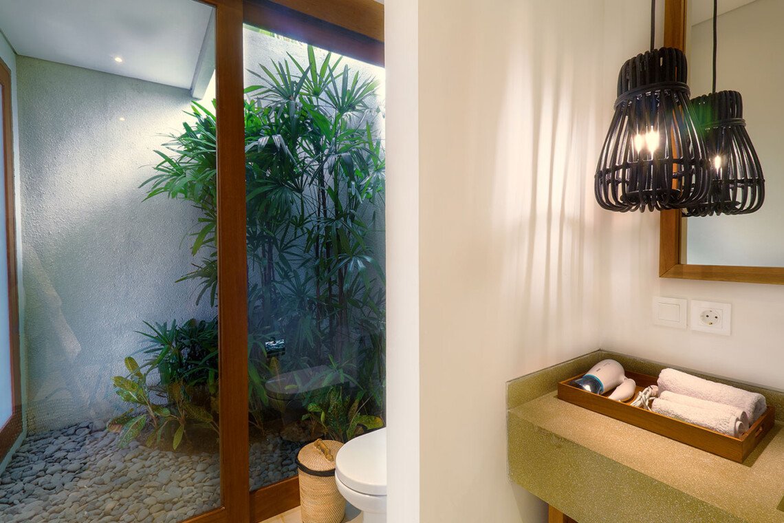 Retret Tropis Modern 2 Kamar Tidur nan Menenangkan di Canggu – BVI55079