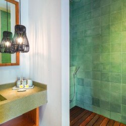 Retret Tropis Modern 2 Kamar Tidur nan Menenangkan di Canggu – BVI55079