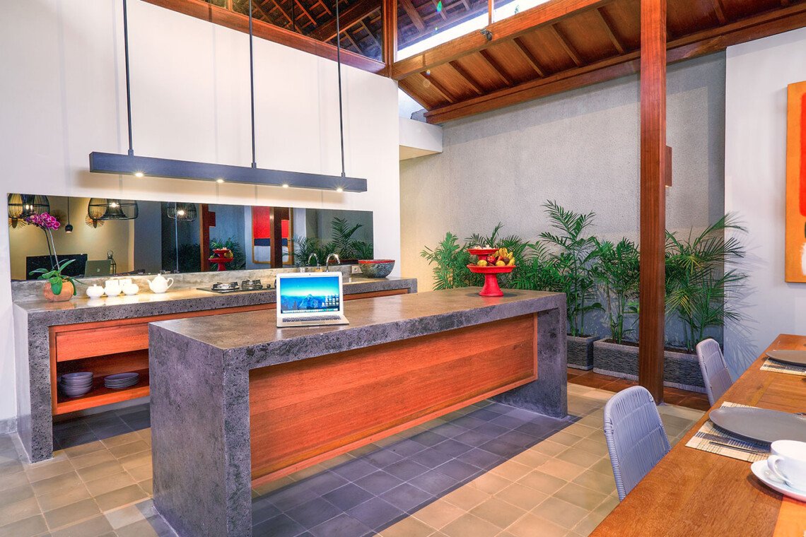 Retret Tropis Modern 2 Kamar Tidur nan Menenangkan di Canggu – BVI55079