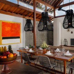 Retret Tropis Modern 2 Kamar Tidur nan Menenangkan di Canggu – BVI55079