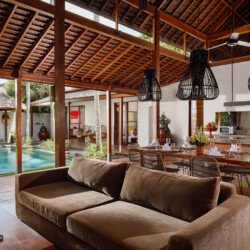 Retret Tropis Modern 2 Kamar Tidur nan Menenangkan di Canggu – BVI55079