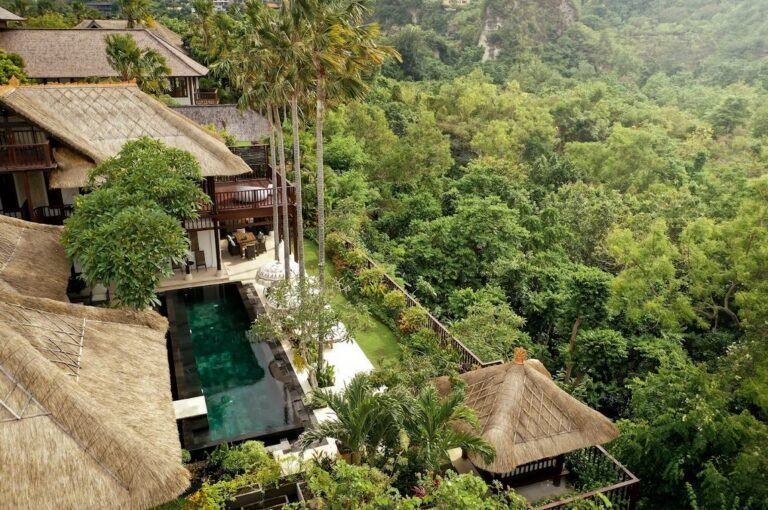 Sewa villa private pool di Bali - Villa 4 Kamar Paviliun Tropis dengan Private Pool Dekat Pantai Jimbaran – BVI66167