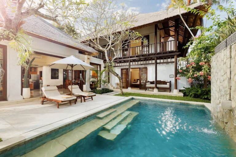 Sewa villa private pool di Bali - Tropical Hideaway 3 Kamar di Jimbaran – Villa Keluarga Dekat Pantai – BVI65988