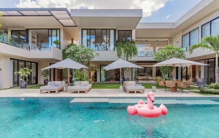 Sewa villa private pool di Bali - Villa 5BR Mewah dengan 3 Kolam Renang di Canggu (Tumbak Bayuh) – BVI56937