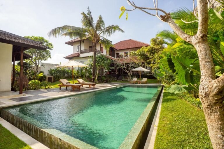 Sewa villa private pool di Bali - Villa 5 Kamar Tidur Gaya Jawa di Canggu – Private Pool, Joglo & Taman Luas | BVI66985