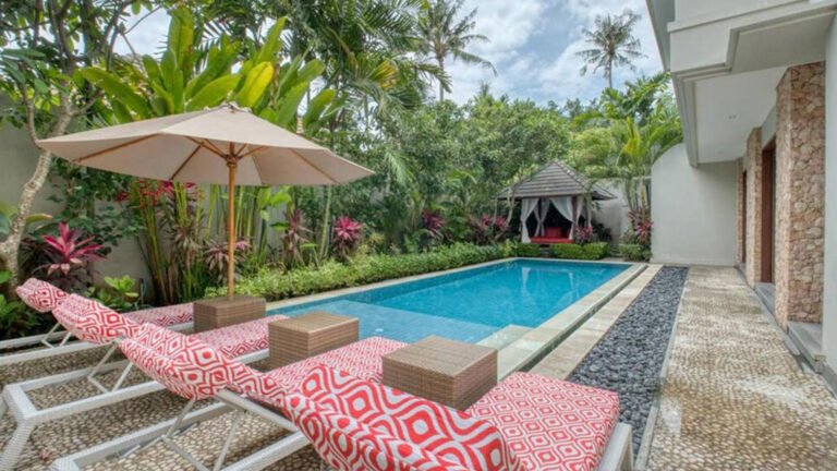 Sewa villa private pool di Bali - Villa Beachfront 4 Kamar Tidur dengan Infinity Pool di Sanur – Akses Langsung Pantai | BVI68108