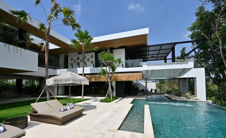 Sewa villa private pool di Bali - Villa Mewah 6 Kamar Tidur di Canggu – Infinity Pool 25m, Rice Field View & Private Chef | BVI67440