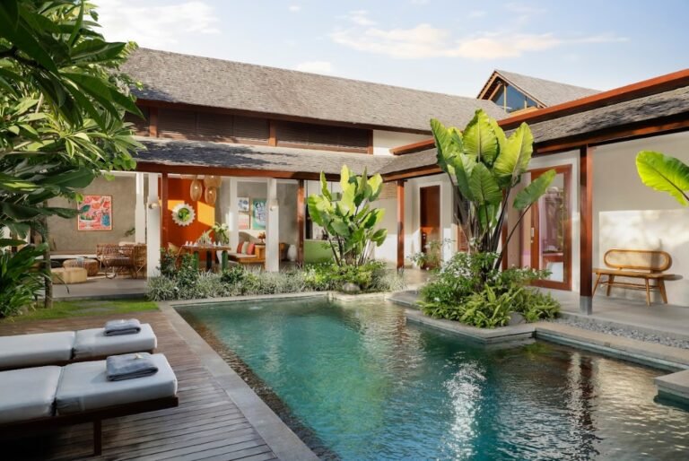Sewa villa private pool di Bali - Villa Modern 3 Kamar Tidur di Canggu – Private Pool & Dekat Batu Belig Beach | BVI66873