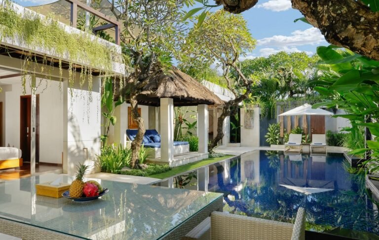 Sewa villa private pool di Bali - Villa 3 Kamar Tidur Elegan Dekat Pantai Kedonganan Jimbaran – Rooftop Sunset & Private Pool | BVI70232