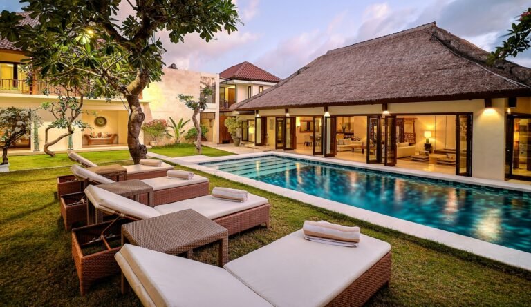 Sewa villa private pool di Bali - Villa Tropis Mewah 5 Kamar Tidur di Seminyak – Private Pool, Taman Luas & Lokasi Strategis | BVI67666