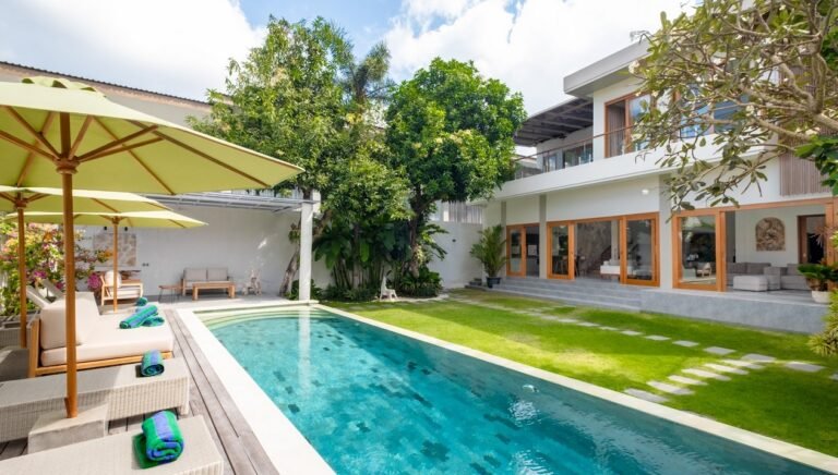 Sewa villa private pool di Bali - Sewa Villa 6 Kamar Tidur Private Pool di Seminyak – Elegant Private Villa BVI73225