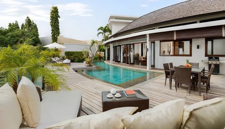 Sewa villa private pool di Bali - Villa Tropis 4 Kamar Tidur dengan Kolam Renang di Canggu – BVI70423